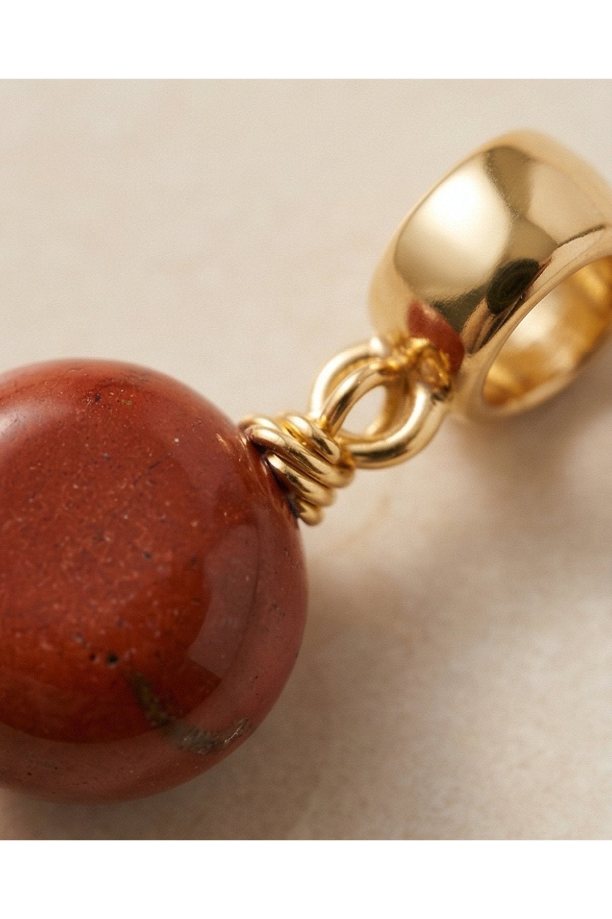 ALTIN KAPLAMA KIRMIZI JASPER CHARM