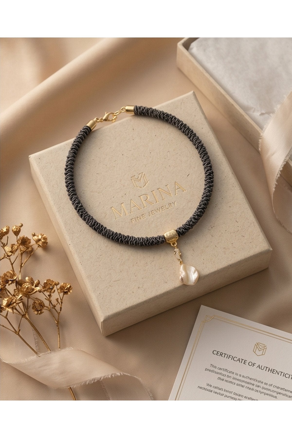 ALTIN KAPLAMA ZİRKONLU DENİZATI FİGÜRLÜ SEDEFLİ KABUK DETAY ÖRME CHOKER