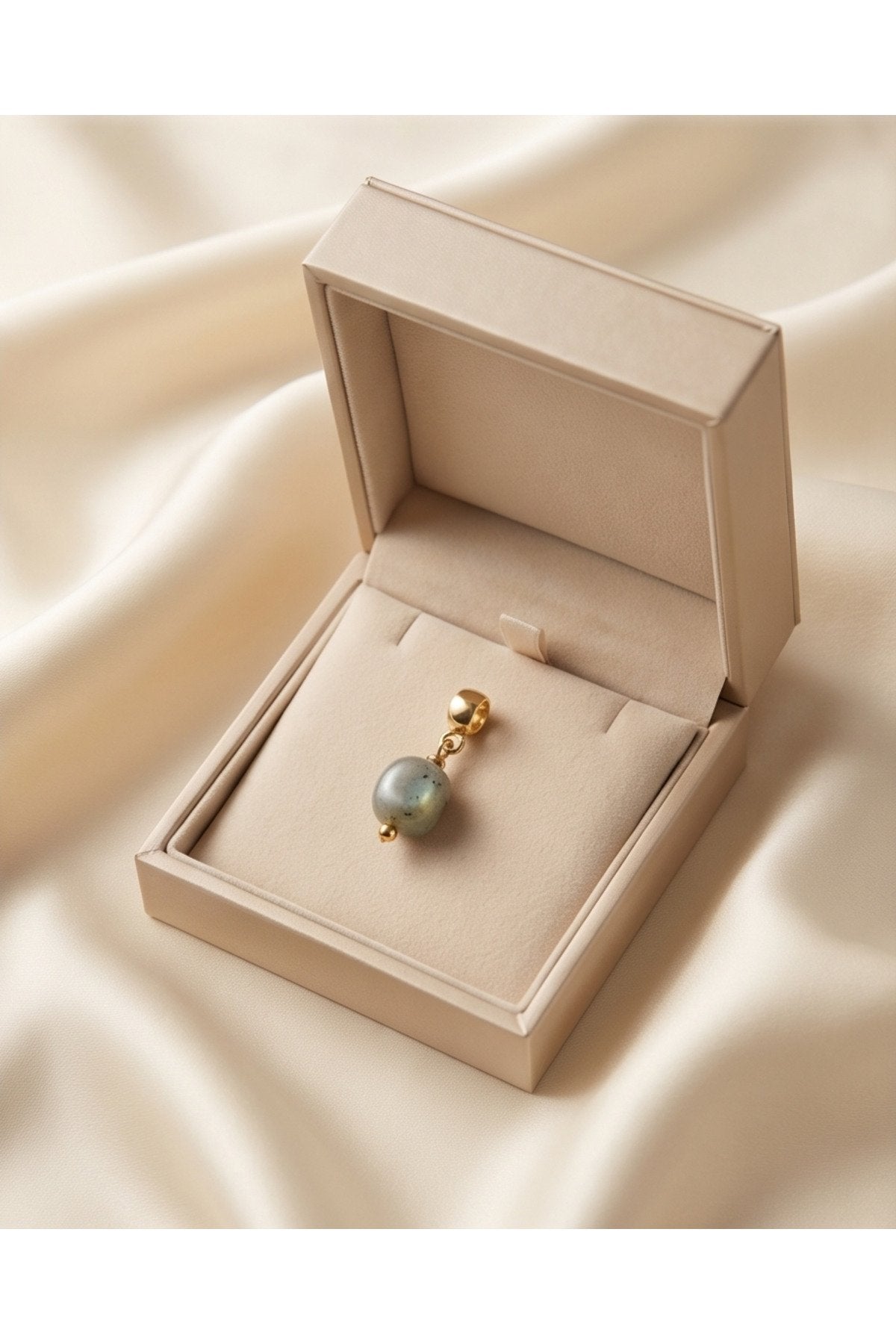 ALTIN KAPLAMA LABRADORİT CHARM
